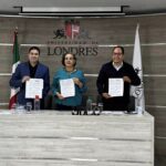 Alex Pérez atestigua firma de convenio entre Morena y la Universidad de Londres Querétaro